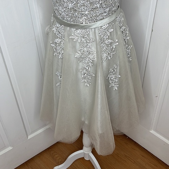 A-line Knee-length Tulle Prom Dress with Appliqués - Picture 9 of 15